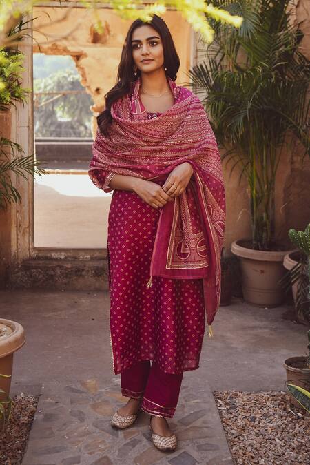 Karaj Jaipur_Magenta Kurta And Dupatta- Chanderi Embroidered Gota Round Floral Print Set_Online_at_Aza_Fashions
