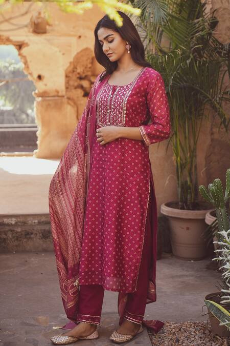 Buy_Karaj Jaipur_Magenta Kurta And Dupatta- Chanderi Embroidered Gota Round Floral Print Set_Online_at_Aza_Fashions