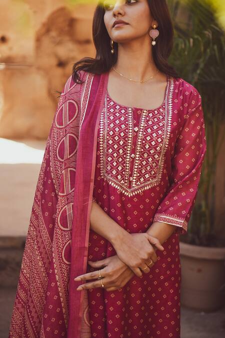 Shop_Karaj Jaipur_Magenta Kurta And Dupatta- Chanderi Embroidered Gota Round Floral Print Set_Online_at_Aza_Fashions