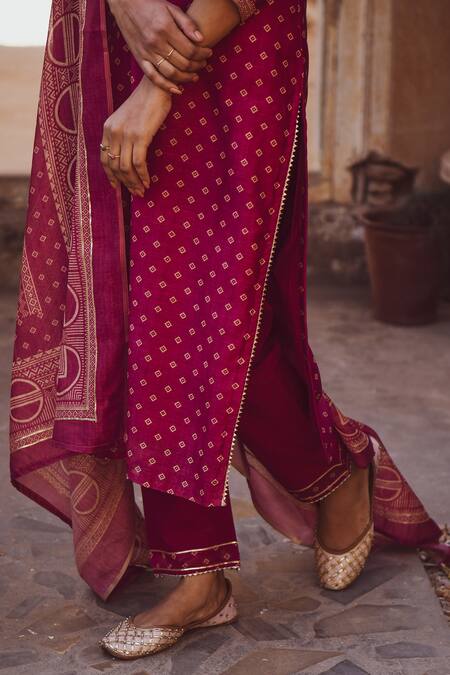 Karaj Jaipur_Magenta Kurta And Dupatta- Chanderi Embroidered Gota Round Floral Print Set_at_Aza_Fashions