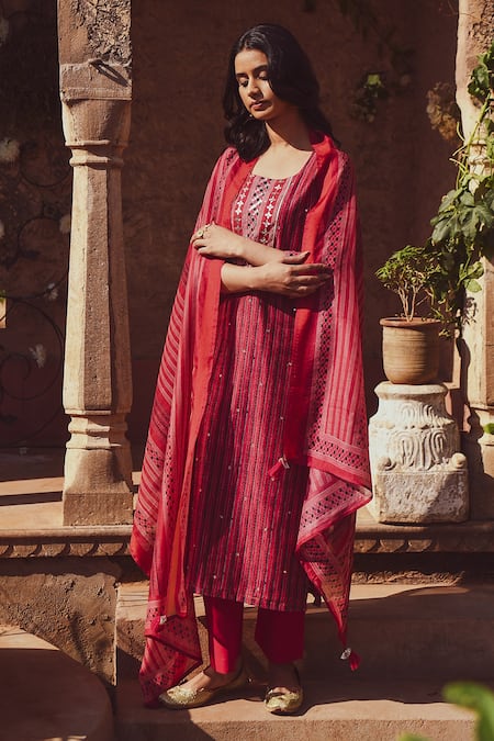 Buy_Karaj Jaipur_Magenta Kurta And Dupatta- Chanderi Embroidered Gota Round Stripe Print Set_Online_at_Aza_Fashions