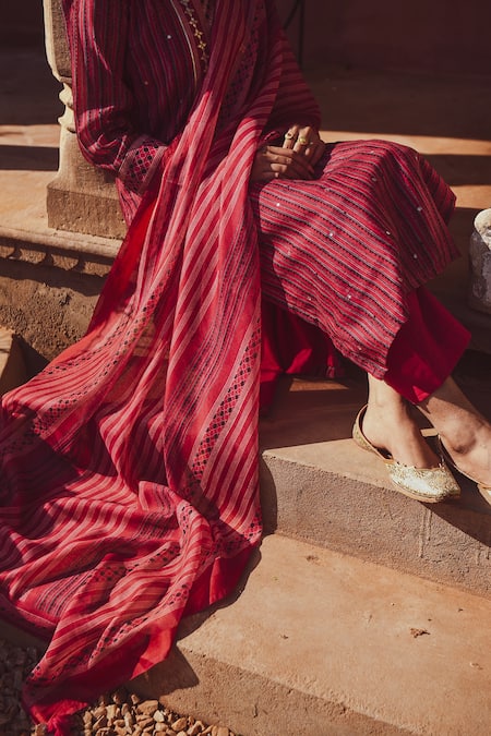 Karaj Jaipur_Magenta Kurta And Dupatta- Chanderi Embroidered Gota Round Stripe Print Set_at_Aza_Fashions