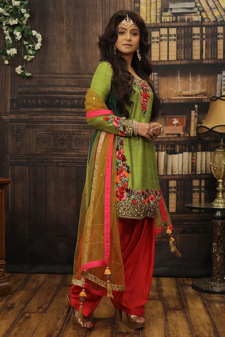 Archana Kochhar Embroidered Kurta Set