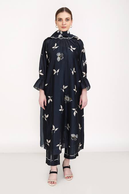 Arcvsh By Pallavi Singh_Blue 100% Organza, Lining Cotton, Chanderi Leaf Round Print Kurta Set _Online_at_Aza_Fashions