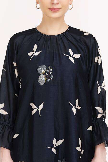 Arcvsh By Pallavi Singh_Blue 100% Organza, Lining Cotton, Chanderi Leaf Round Print Kurta Set _at_Aza_Fashions