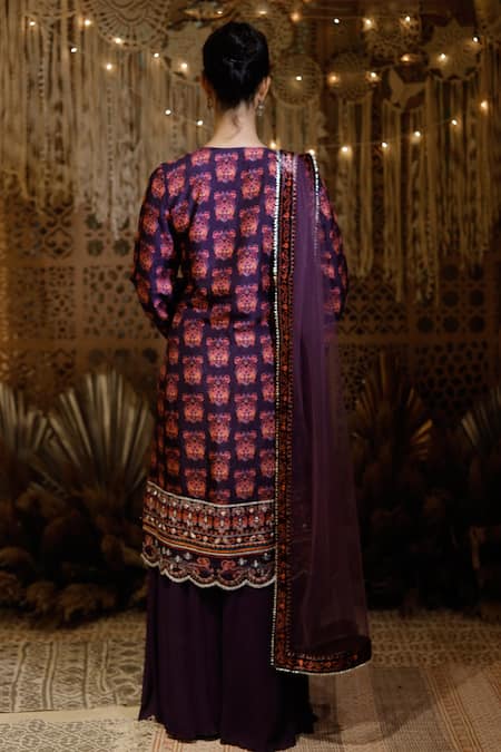 Archana Kochhar Floral Embroidered Kurta Set 