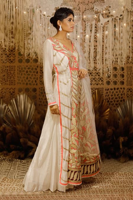 Archana Kochhar_Ivory Raw Silk, Chanderi Gota Applique Work V Neck Embroidered Anarkali _Online_at_Aza_Fashions