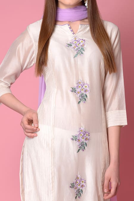 Shop Surabhi Arya White Kurta And Pant Silk Chanderi Dupatta Chiffon Pintuck Set Online at Aza Fashions Shop_Surabhi Arya_White Kurta And Pant Silk Chanderi Dupatta Chiffon Pintuck Set _Online_at_Aza_Fashions