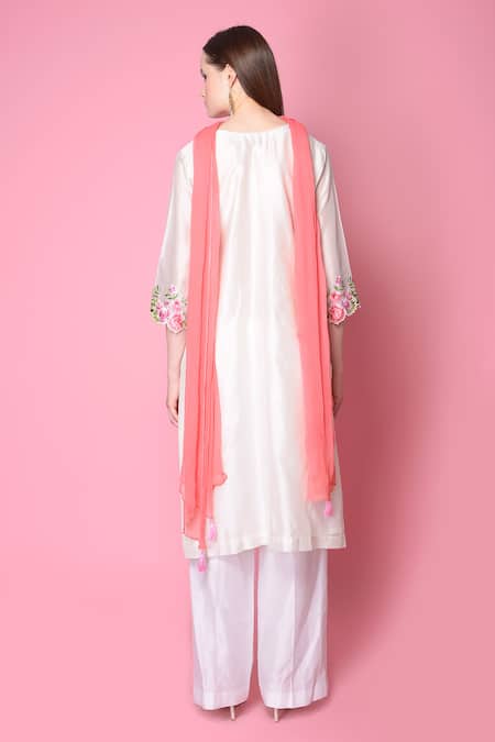Shop Surabhi Arya White Kurta And Pant Silk Chanderi Dupatta Chiffon Set at Aza Fashions Shop_Surabhi Arya_White Kurta And Pant Silk Chanderi Dupatta Chiffon Set _at_Aza_Fashions