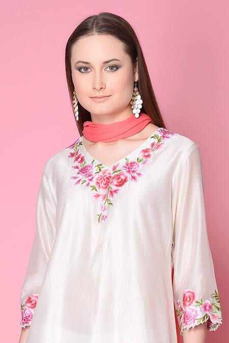 Buy Surabhi Arya White Kurta And Pant Silk Chanderi Dupatta Chiffon Set Online at Aza Fashions Buy_Surabhi Arya_White Kurta And Pant Silk Chanderi Dupatta Chiffon Set _Online_at_Aza_Fashions