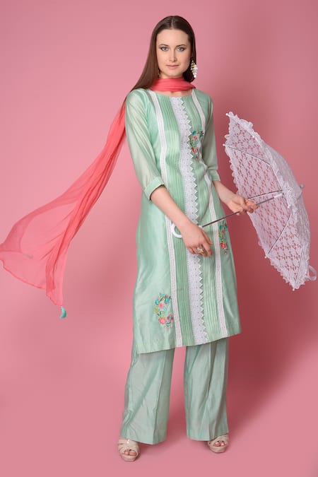 Surabhi Arya Silk Chanderi Pintuck Kurta Set 