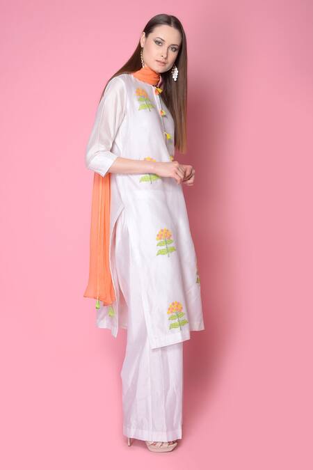 Surabhi Arya_White Kurta And Pant Silk Chanderi Dupatta Chiffon Set _Online_at_Aza_Fashions
