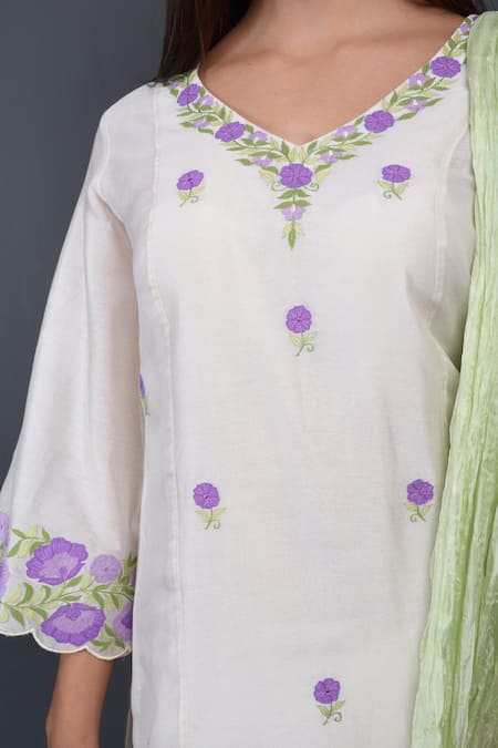 Surabhi Arya_White Kurta And Pant Chanderi Dupatta Taby Set _Online_at_Aza_Fashions