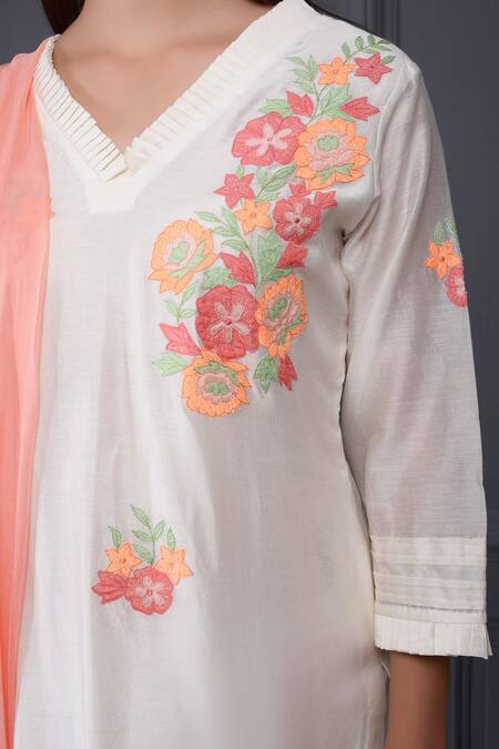 Surabhi Arya_White Kurta And Pant Silk Chanderi Dupatta Chiffon Set _Online_at_Aza_Fashions