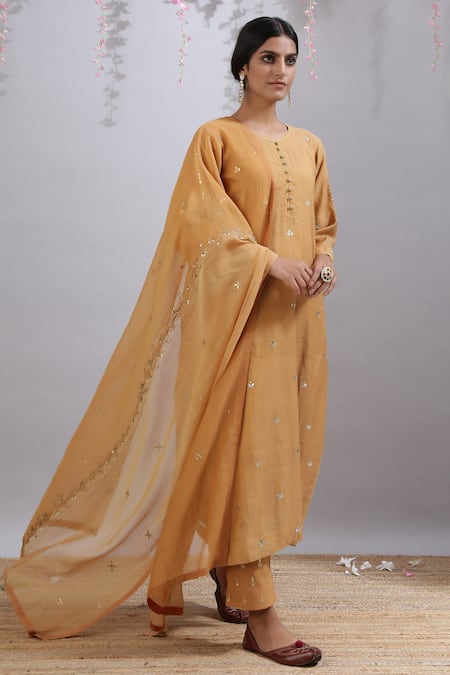 Kanika Sharma_Yellow Kurta Chanderi Zari Dupatta Cotton Silk Round Embroidered Set_Online_at_Aza_Fashions