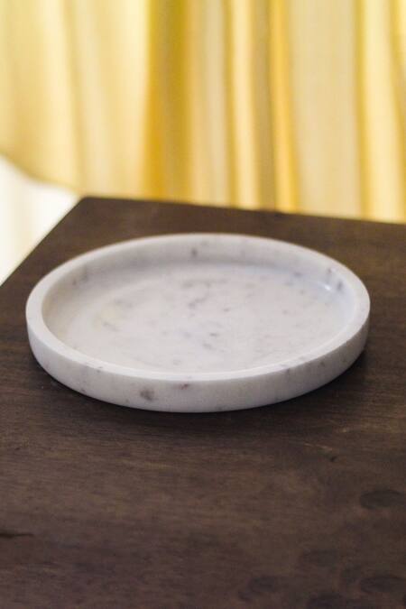 Kaksh Studio_White Marble Round Platter- Single Pc_Online_at_Aza_Fashions