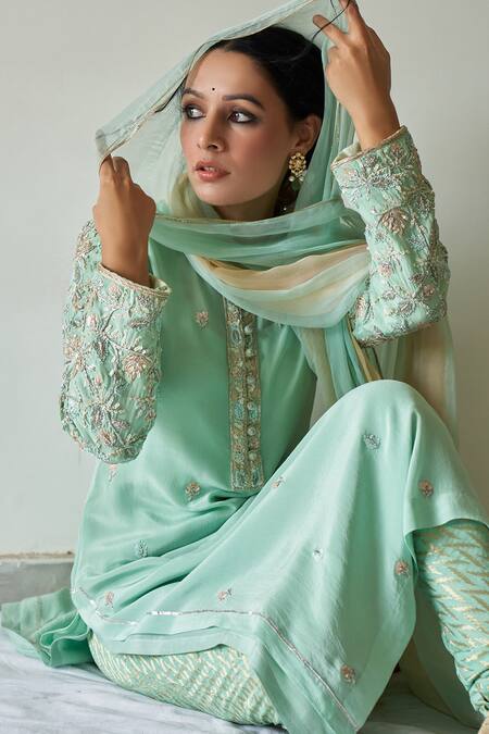 Kanika Sharma_Green Kurta Crepe Dupatta Chiffon Mandarin Collar Embroidered Set _Online_at_Aza_Fashions