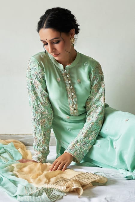 Buy_Kanika Sharma_Green Kurta Crepe Dupatta Chiffon Mandarin Collar Embroidered Set _Online_at_Aza_Fashions