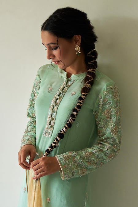 Kanika Sharma_Green Kurta Crepe Dupatta Chiffon Mandarin Collar Embroidered Set _at_Aza_Fashions