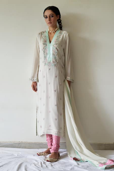 Kanika Sharma Embroidered Kurta Set 