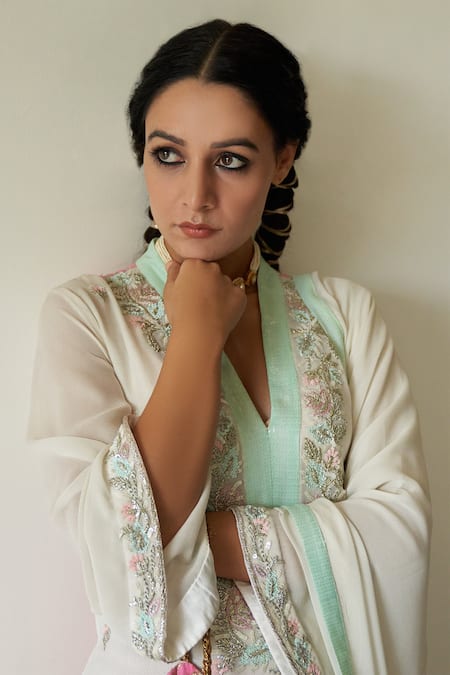 Shop_Kanika Sharma_White Kurta And Dupatta Georgette V Neck Embroidered Set_Online_at_Aza_Fashions