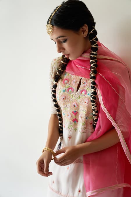 Buy_Kanika Sharma_White Kurta Georgette Dupatta Organza Round Embroidered Set_Online_at_Aza_Fashions