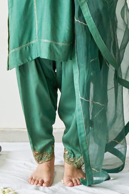 Kanika Sharma Green Kurta Tussar Salwar Satin Dupatta Embroidered Set at Aza Fashions Kanika Sharma_Green Kurta Tussar Salwar Satin Dupatta Embroidered Set_at_Aza_Fashions