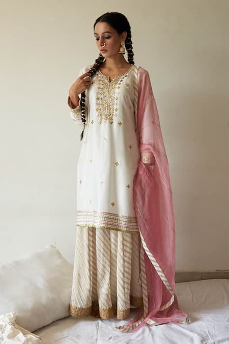 Kanika Sharma Embroidered Kurta Set 