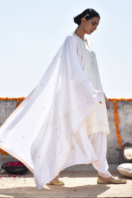 Kanika Sharma_White Kurta Tussar  Pant Satin Dupatta Hand Embroidered Set_Online_at_Aza_Fashions