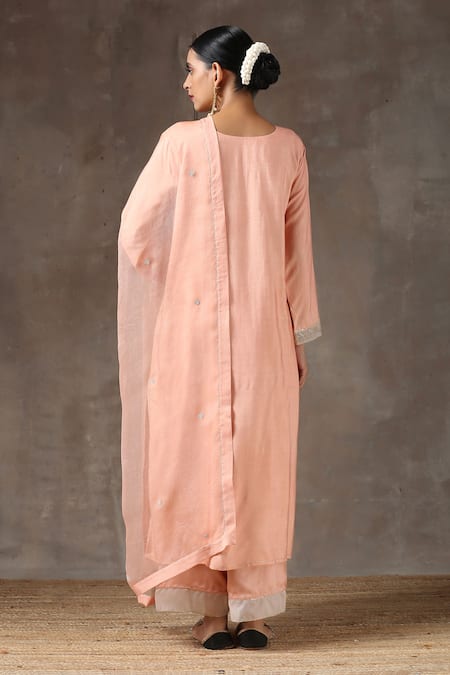 Kanika Sharma Embroidered Kurta Set 