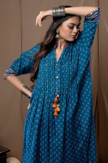 Shop Label Kinjal Modi Blue Cotton Silk Bandhani V Neck Print Tunic And Pant Set at Aza Fashions Shop_Label Kinjal Modi_Blue Cotton Silk Bandhani V Neck Print Tunic And Pant Set _at_Aza_Fashions