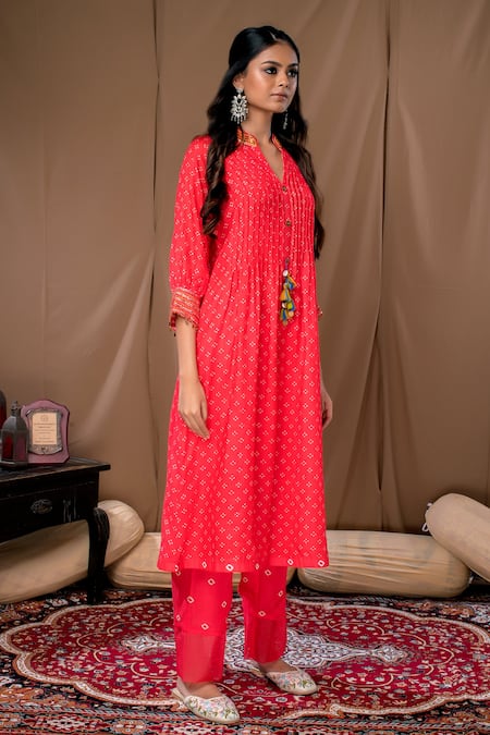 Shop Label Kinjal Modi Peach Cotton Silk Bandhani V Neck Pintucked Tunic And Pant Set at Aza Fashions Shop_Label Kinjal Modi_Peach Cotton Silk Bandhani V Neck Pintucked Tunic And Pant Set _at_Aza_Fashions