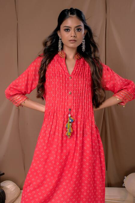 Label Kinjal Modi Peach Cotton Silk Bandhani V Neck Pintucked Tunic And Pant Set Online at Aza Fashions Label Kinjal Modi_Peach Cotton Silk Bandhani V Neck Pintucked Tunic And Pant Set _Online_at_Aza_Fashions