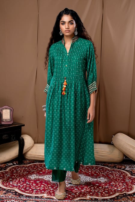 Label Kinjal Modi Green Cotton Silk Printed Bandhani V Neck Kurta And Pant Set  