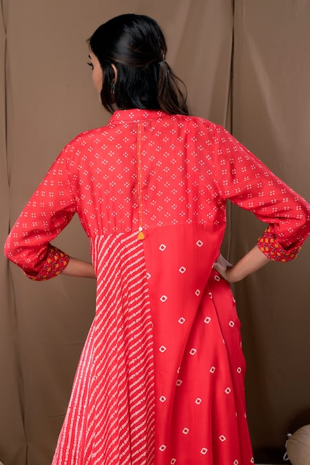 Shop Label Kinjal Modi Peach Cotton Silk Bandhani Jacket Collar Printed And Tunic at Aza Fashions Shop_Label Kinjal Modi_Peach Cotton Silk Bandhani Jacket Collar Printed And Tunic _at_Aza_Fashions