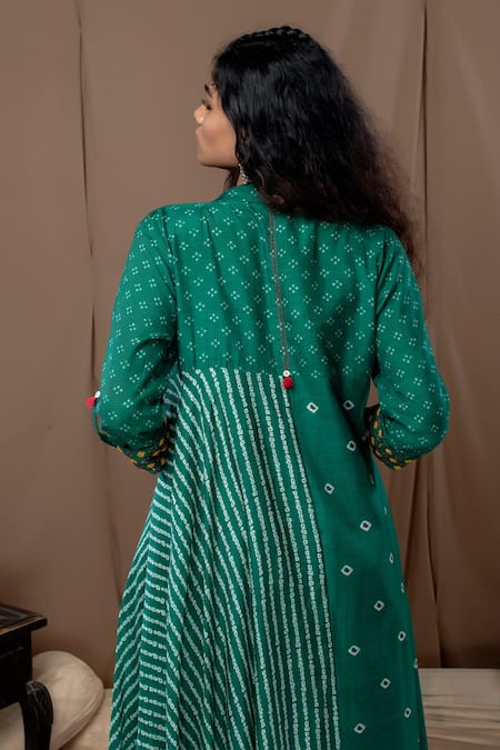 Shop Label Kinjal Modi Green Cotton Silk Bandhani Jacket Collar And Gathered Tunic at Aza Fashions Shop_Label Kinjal Modi_Green Cotton Silk Bandhani Jacket Collar And Gathered Tunic _at_Aza_Fashions