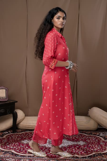 Shop Label Kinjal Modi Peach Cotton Silk Bandhani Collared Neck Print Tunic And Pant Set at Aza Fashions Shop_Label Kinjal Modi_Peach Cotton Silk Bandhani Collared Neck Print Tunic And Pant Set _at_Aza_Fashions