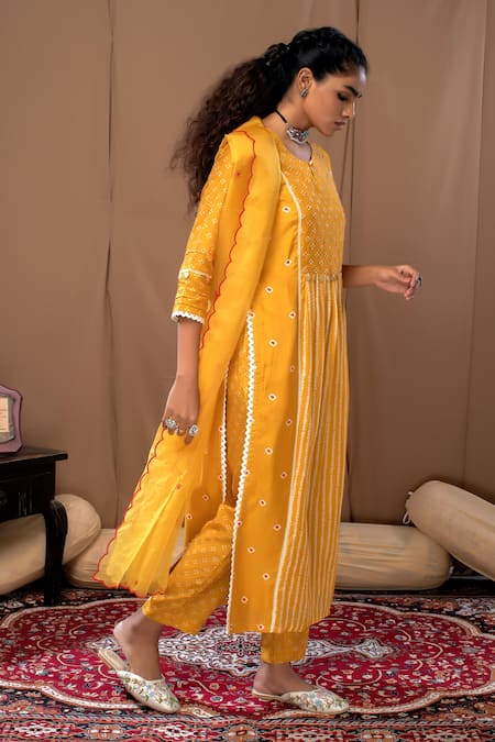 Shop Label Kinjal Modi Yellow Cotton Silk Bandhani Round Kurta Set at Aza Fashions Shop_Label Kinjal Modi_Yellow Cotton Silk Bandhani Round Kurta Set _at_Aza_Fashions