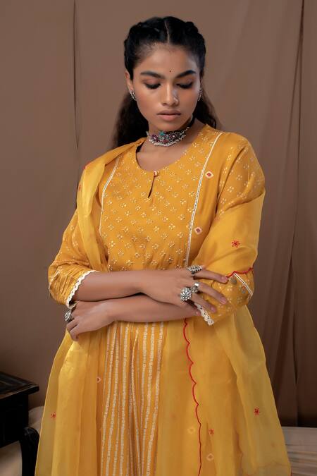 Label Kinjal Modi Yellow Cotton Silk Bandhani Round Kurta Set Online at Aza Fashions Label Kinjal Modi_Yellow Cotton Silk Bandhani Round Kurta Set _Online_at_Aza_Fashions
