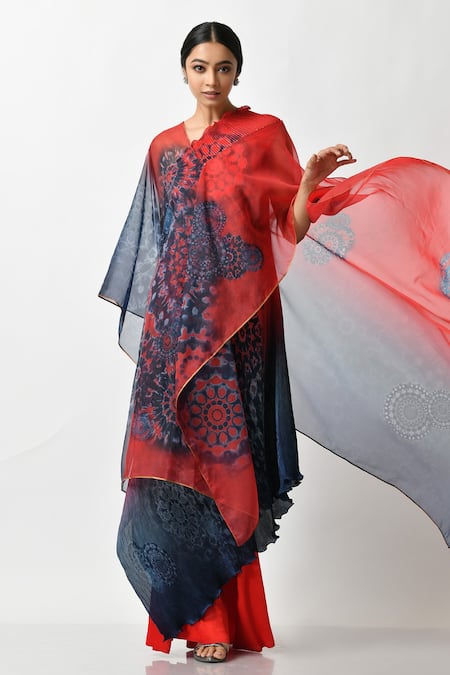 Kiran Uttam Ghosh Blue Organza Batik Motifs V-neck Print Cape 