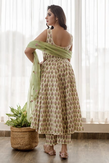 Shop Gulabo Jaipur White Cotton, Doriya Floral Round Print Anarkali Set at Aza Fashions Shop_Gulabo Jaipur_White Cotton, Doriya Floral Round Print Anarkali Set _at_Aza_Fashions