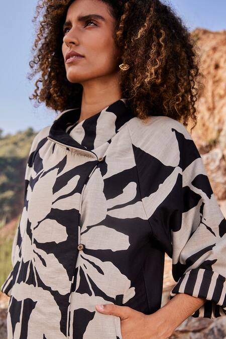 Kharakapas_Black Twill Weave Cotton Abstract, Stripe Open Ebonys Desire Reversible Jacket_Online_at_Aza_Fashions