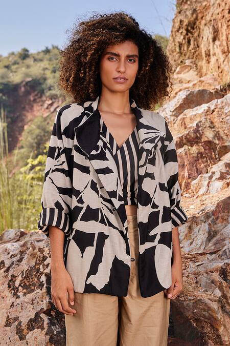 Buy_Kharakapas_Black Twill Weave Cotton Abstract, Stripe Open Ebonys Desire Reversible Jacket_Online_at_Aza_Fashions