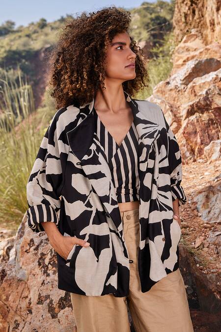 Kharakapas_Black Twill Weave Cotton Abstract, Stripe Open Ebonys Desire Reversible Jacket_at_Aza_Fashions