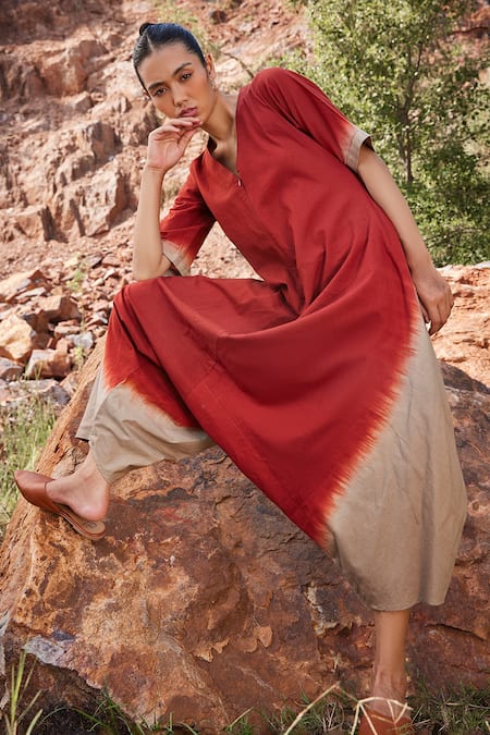 Kharakapas_Red Handloom Cotton Tie Dye V Neck Heartthrob Jumpsuit _Online_at_Aza_Fashions