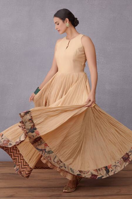 Buy Torani Beige Handwoven Chanderi Floral Chogha Open, Chandan Dhuni Jacquard With Online at Aza Fashions Buy_Torani_Beige Handwoven Chanderi Floral Chogha Open, Chandan Dhuni Jacquard With _Online_at_Aza_Fashions