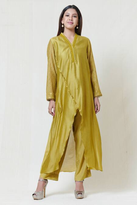 Brij_Green Chanderi V Neck Embroidered Kurta Pant Set _Online_at_Aza_Fashions