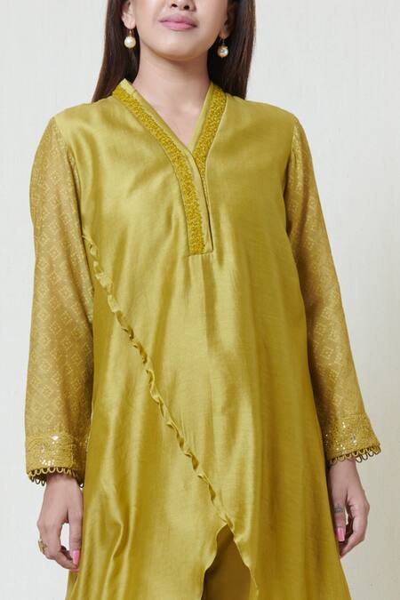 Buy_Brij_Green Chanderi V Neck Embroidered Kurta Pant Set _Online_at_Aza_Fashions