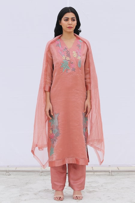 Shop Oja Pink Kurta And Stole Handloom Tissue Silk, Pant Linen Satin Floral Applique Set at Aza Fashions Shop_Oja_Pink Kurta And Stole Handloom Tissue Silk, Pant Linen Satin Floral Applique Set _at_Aza_Fashions