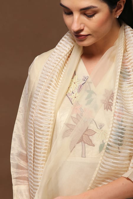 Shop_Oja_White Kurta And Stole Handloom Tissue Silk, Pant Linen Satin Applique Set _Online_at_Aza_Fashions